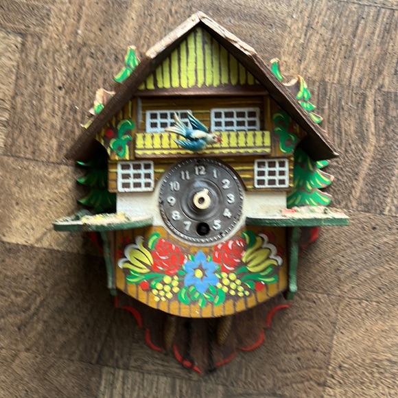 Vintage Small Cuckoo Clock from Germany Wood Clock Hand Painted - Needs Repair - Picture 6 of 16